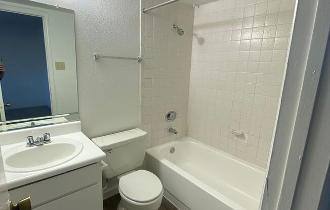 1 bed, 1.5 baths, 866 sqft, $935, Unit 2208