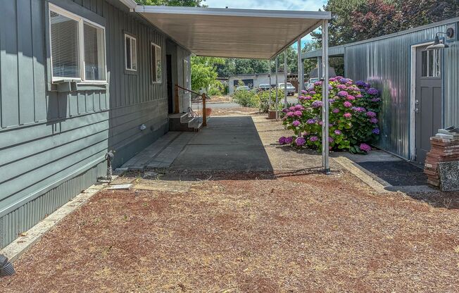 Salem 2 Bedroom Home Available Now !