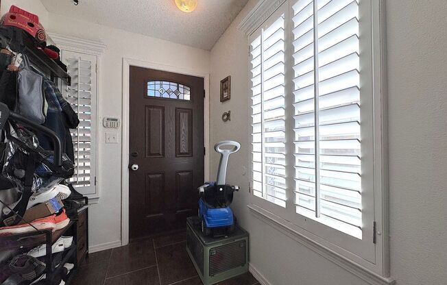 East El Paso 4 bed Refrig A/C w/Gorgeous Landscaping!