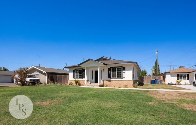 Beautifully Renovated Clovis Home, 3BR/3BA, Built 1935 - Lots of Amenities!