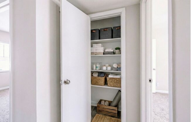 2 beds, 1 bath, 850 sqft, $1,250, Unit 00-E8