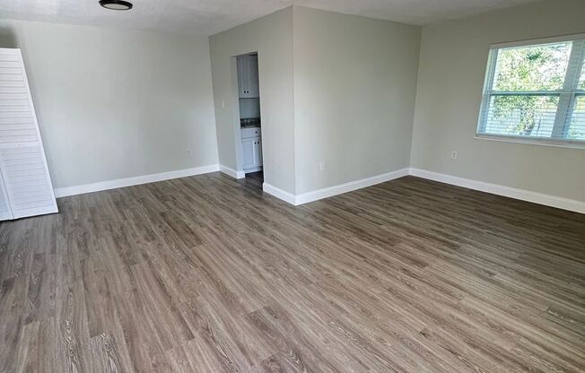 2 beds, 1.5 baths, 800 sqft, $1,700, Unit 242