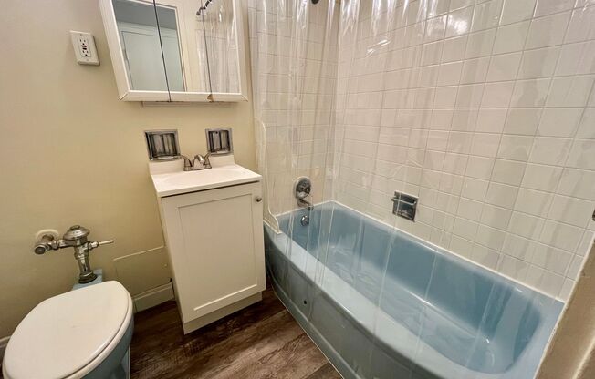 1 bed, 1 bath, $875, Unit 809