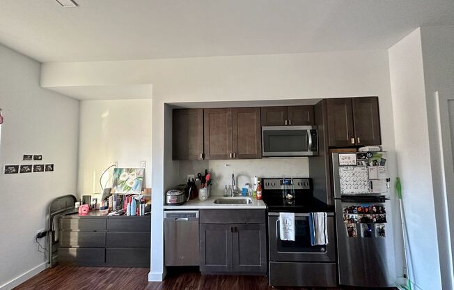 Studio, 1 bath, 403 sqft, $1,378, Unit 416