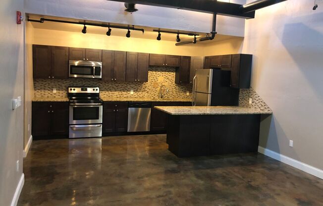 1 bed, 1 bath, 735 sqft, $1,095