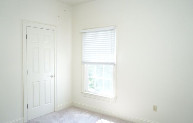 2 beds, 2 baths, 1,052 sqft, $1,750, Unit Ste #212