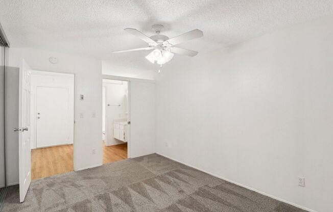 1 bed, 1 bath, 700 sqft, $2,225, Unit 076