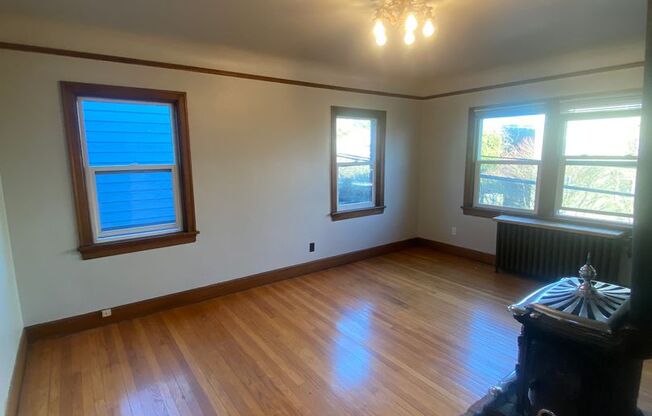 1 bed, 1 bath, 700 sqft, $1,580, Unit 31