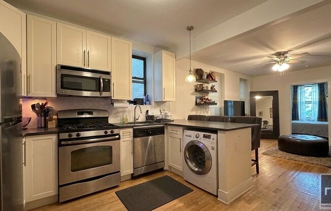 305 W 150 ST