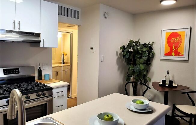 Studio, 1 bath, 400 sqft, $848, Unit A-604