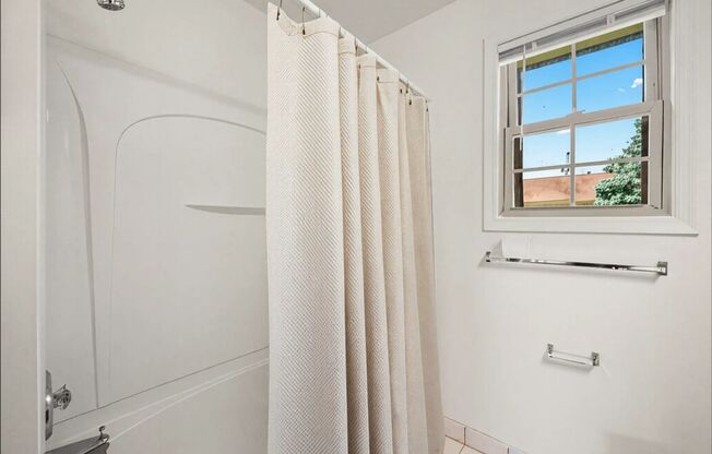 3 beds, 1.5 baths, 1,200 sqft, $2,445, Unit F10