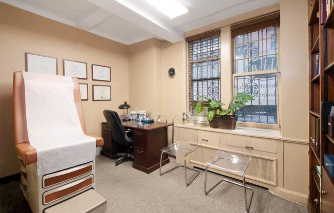116 E 63 ST