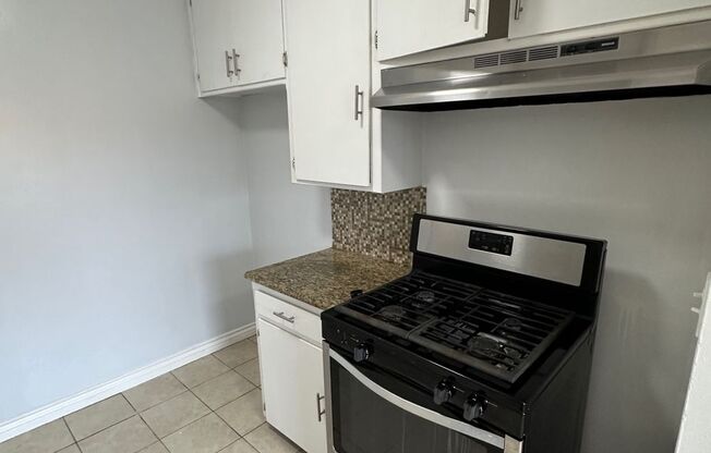 1 bed, 1 bath, $2,096, Unit B