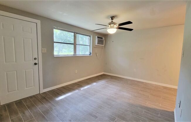 Charming 2 Bedroom, 1 Bath