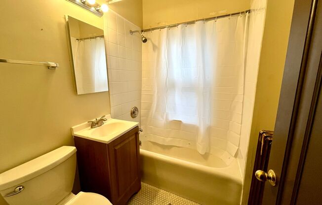 1 bed, 1 bath, $1,045, Unit 104