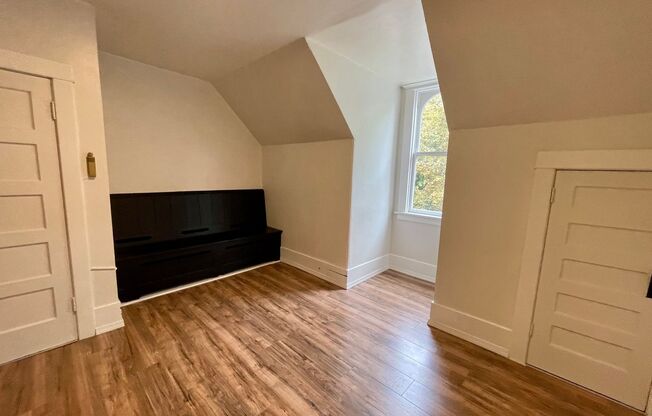 Studio, 1 bath, 355 sqft, $795, Unit 8