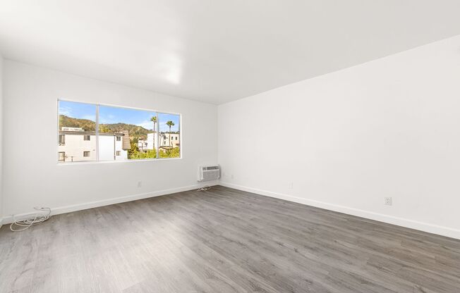 Studio, 1 bath, 390 sqft, $1,900, Unit 306