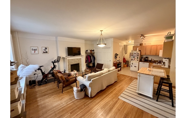 302 W 78 ST