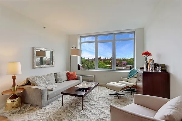 Studio, 1 bath, $5,880, Unit 11E