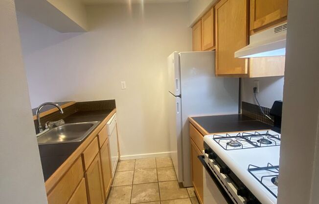 1 bed, 1 bath, 700 sqft, $1,025, Unit LAW11-225