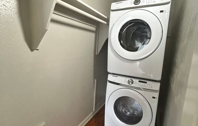 1 bed, 1 bath, 700 sqft, $1,245, Unit 215