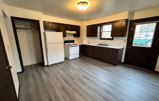 3 beds, 1 bath, 1,000 sqft, $1,000, Unit 531 1/2