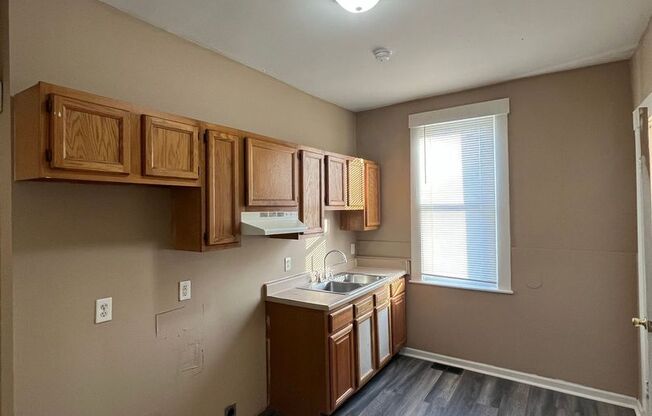 2 beds, 1 bath, 848 sqft, $825, Unit 706