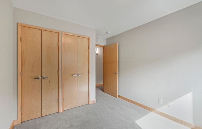 2 beds, 1 bath, 800 sqft, $1,799
