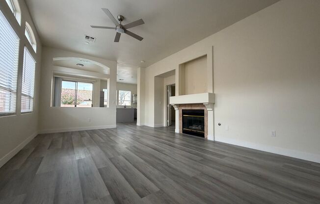 Beautiful 3 bedroom 2 bathroom home with Pool!