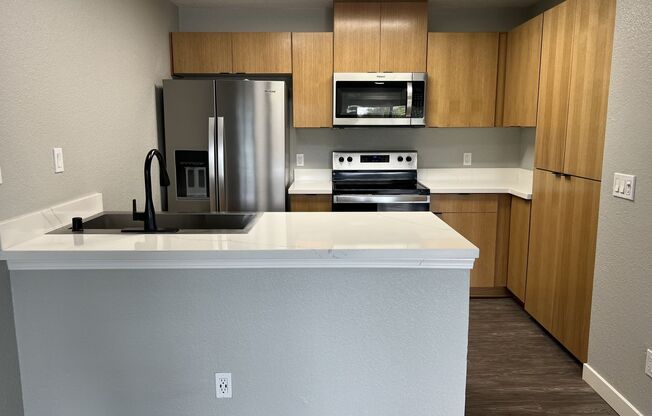 2 beds, 1 bath, 821 sqft, $2,770, Unit F027