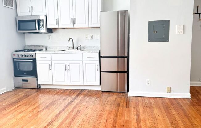 1 bed, 1 bath, 550 sqft, $1,799, Unit 252-1B