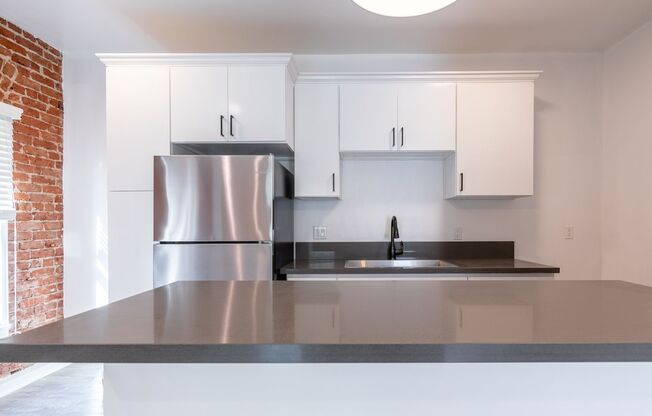 1 bed, 1 bath, 700 sqft, $1,695, Unit 201