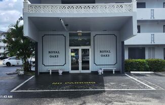 Spacious 1 Bed + Den | 1.5 Bath Apartment by the Canal with Pool