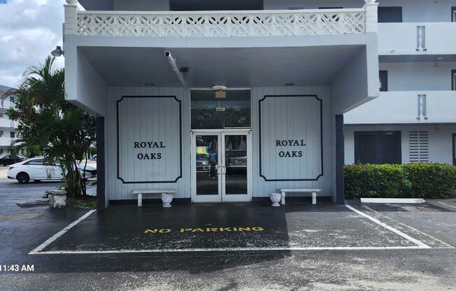 Spacious 1 Bed + Den | 1.5 Bath Apartment by the Canal with Pool