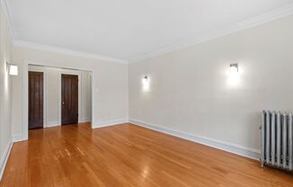 Large One Bedroom in Andersonville