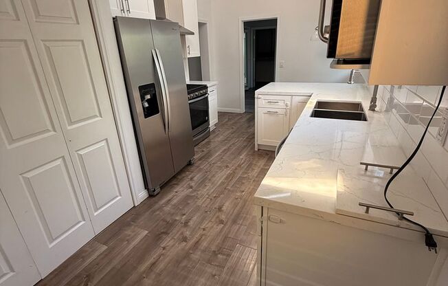 Remodeled 3 Bed 3 Bath House with Jacuzzi and Detached Office!
