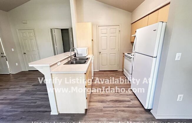 217 N AVENGER LN