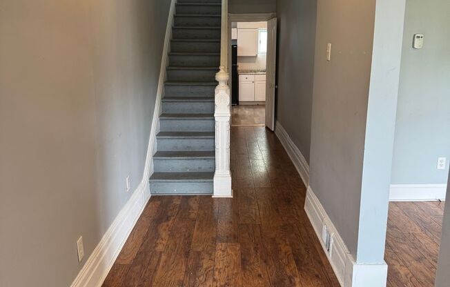 3 Bedroom 1 Bath Minutes Away from the City!