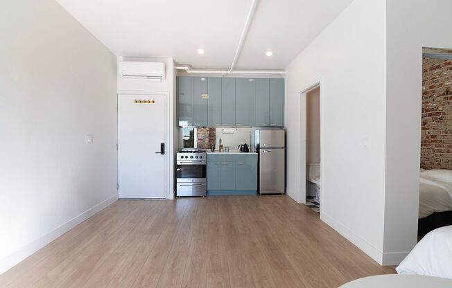 Studio, 1 bath, 223 sqft, $2,225, Unit 402
