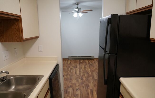 2 beds, 1.5 baths, 950 sqft, $1,434, Unit 5811-2A