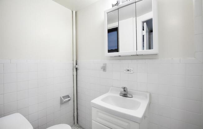 18 Cornelia St #10
