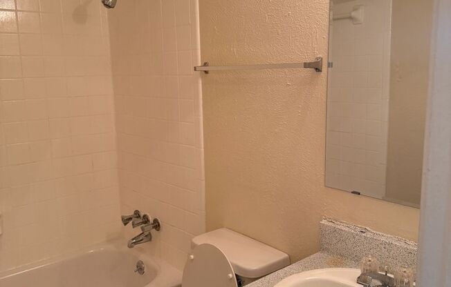 2 beds, 1 bath, 750 sqft, $1,050, Unit 102