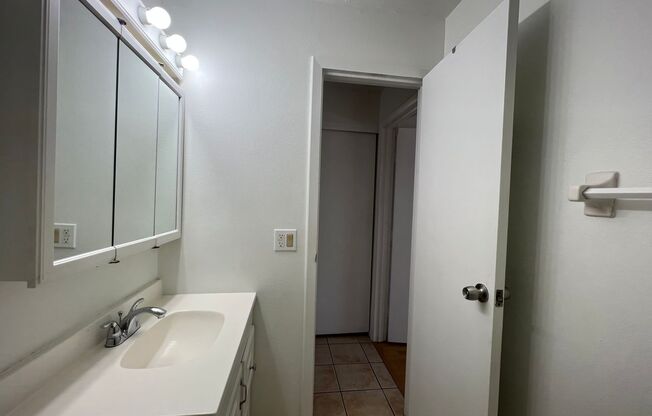 2 beds, 1 bath, $1,650