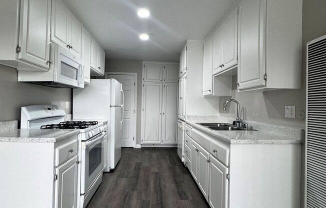 1 bed, 1 bath, 820 sqft, $2,390, Unit S001