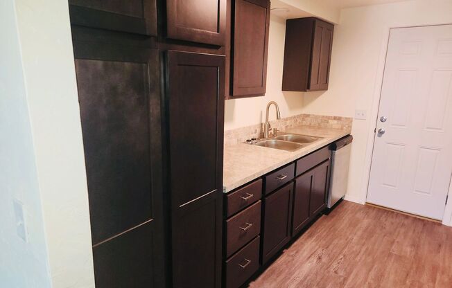 2 beds, 1 bath, $1,400