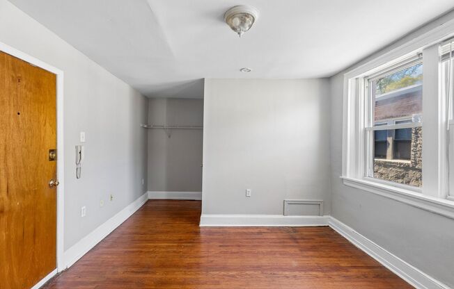 Studio, 1 bath, 400 sqft, $890, Unit A32