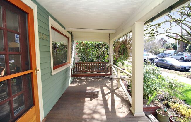Adorable Classic 20's Bungalow in Desirable Buckman Neighborhood!