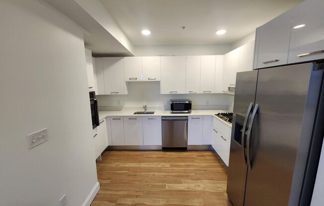 1 bed, 1 bath, 742 sqft, $2,800, Unit 44-317