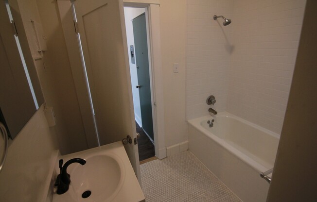 Studio, 1 bath, 470 sqft, $1,495, Unit 208