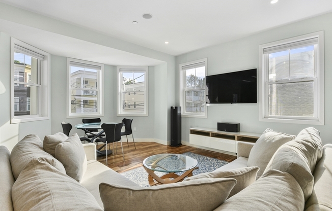 18 GRANFIELD AVE